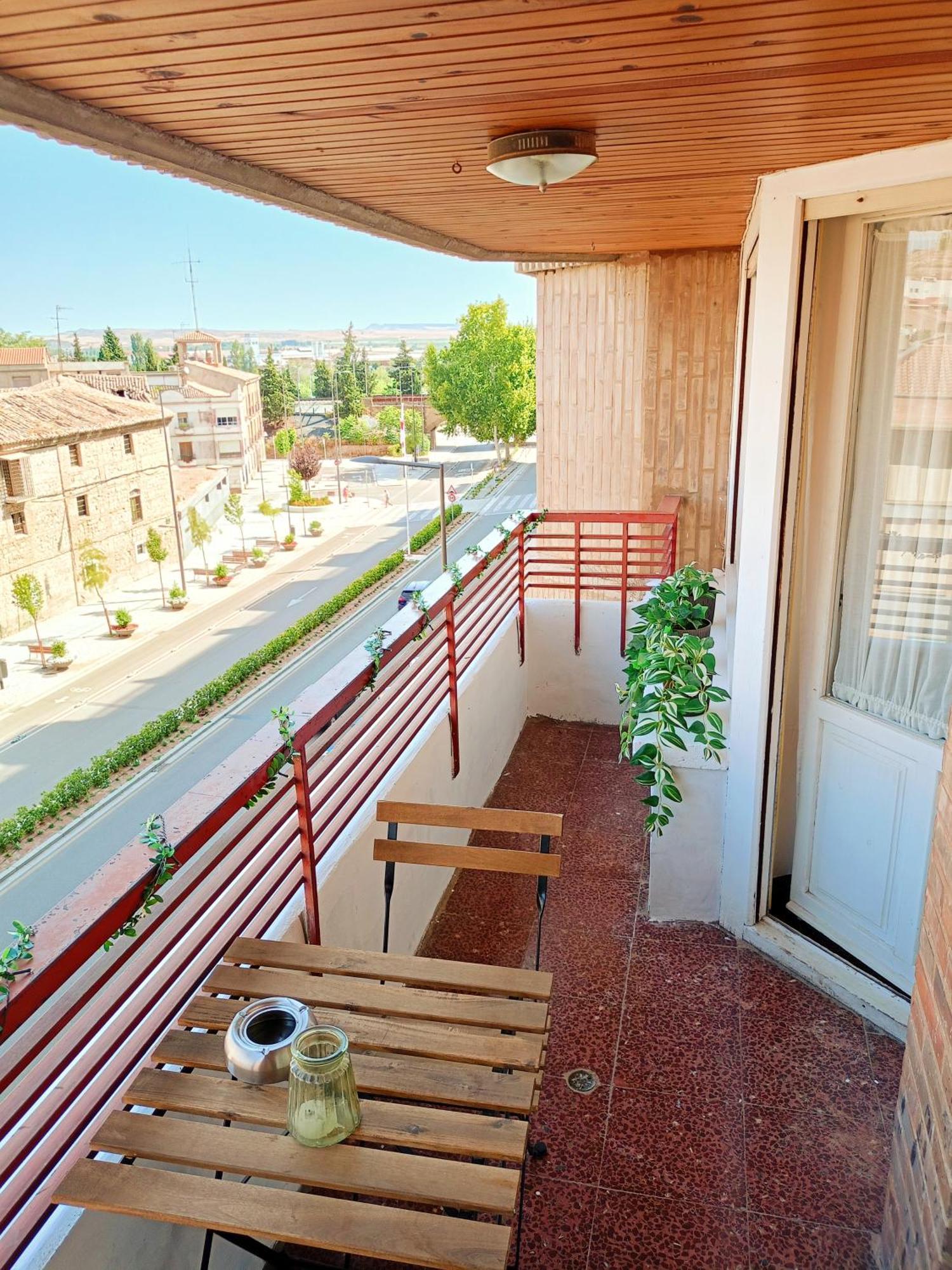 Pensión las Hojas Tudela Exterior foto